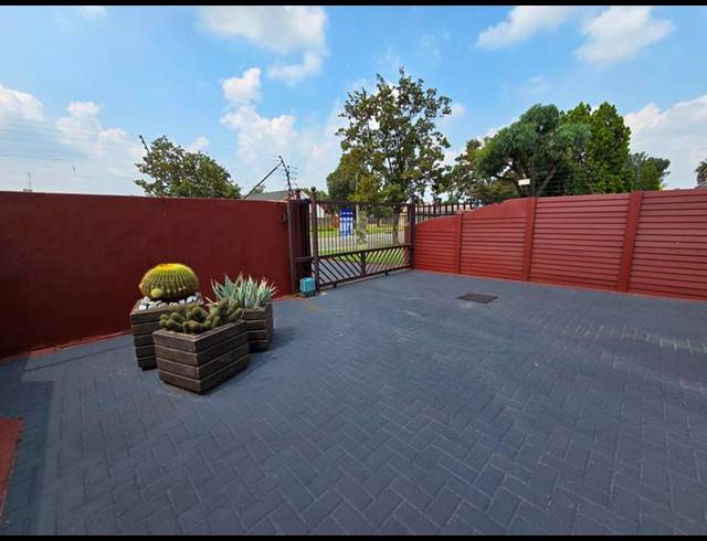 3 BEDROOM HOUSE FOR SALE IN VANDERBIJLPARK SE 6